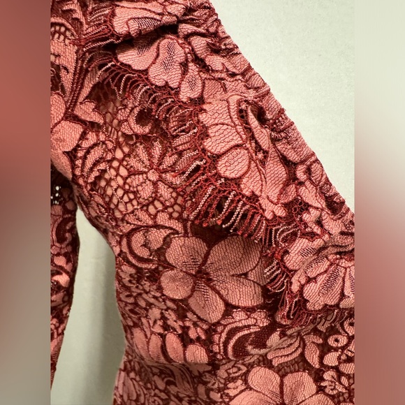 For love and lemons preowned size L but runs small - Picture 17 of 17